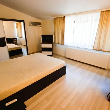 Tonis Mamaia Apartmán *
