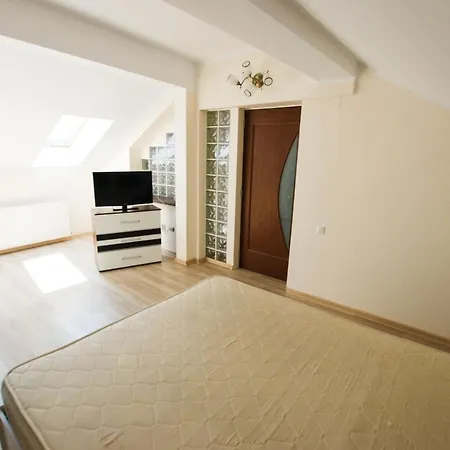 Tonis Mamaia Apartman *
