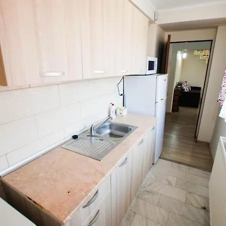 Tonis Mamaia Apartman *
